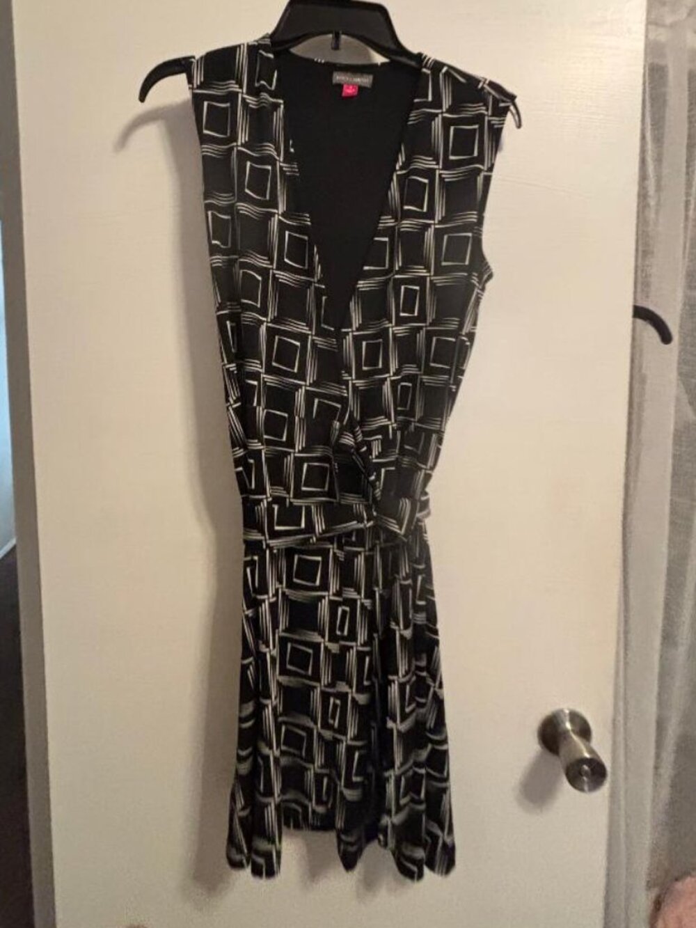 Vince Camuto Women’s Sleeveless Black & White Wrap Dress Size S